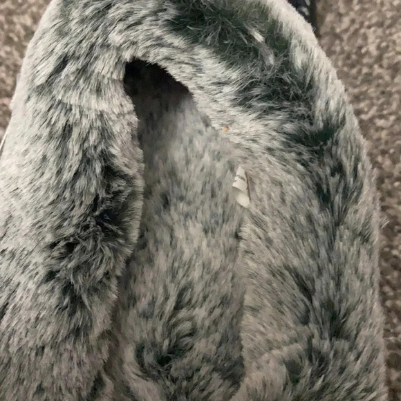 NWT Micro Suede Faux Fir Slippers - Picture 6 of 6